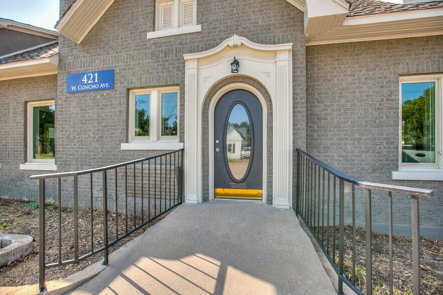 More Photos Of 421 W Concho Ave, San Angelo Office For Lease