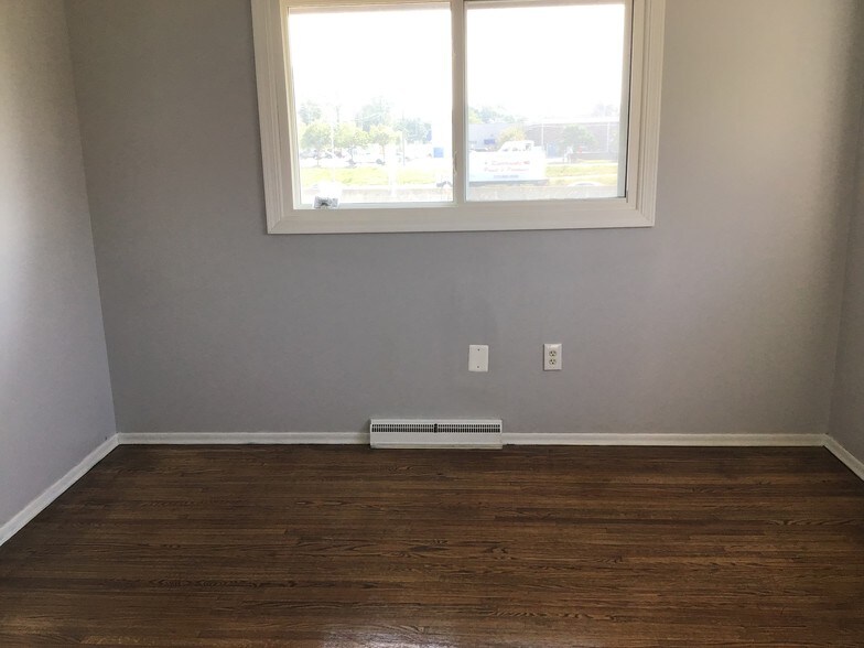 More Photos Of 23233 S Chrysler Dr, Hazel Park Office For Sale