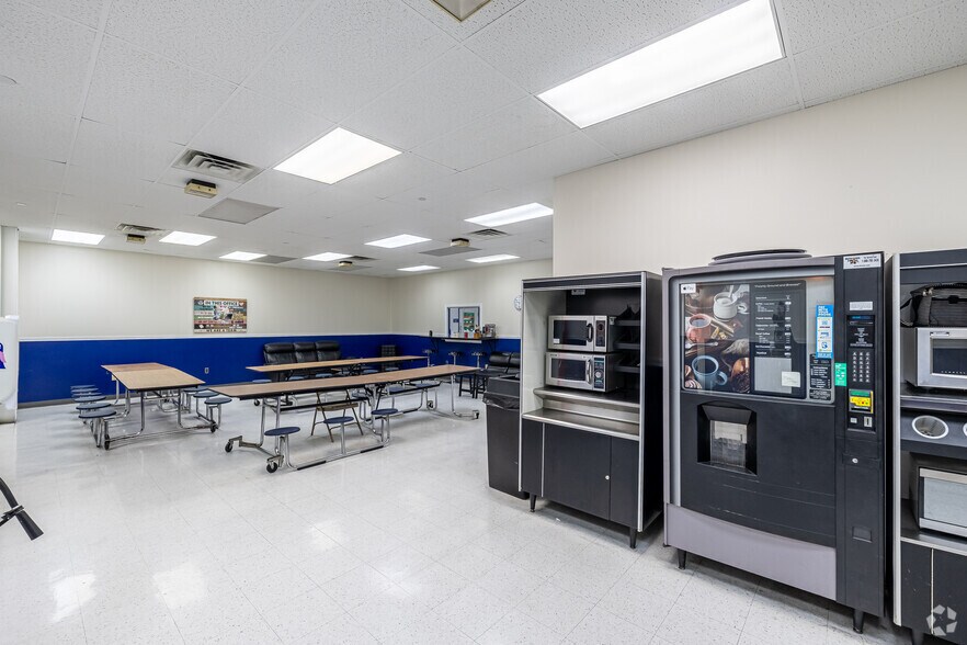 More Photos Of 150 Knotter Dr, Cheshire Manufacturing For Sale