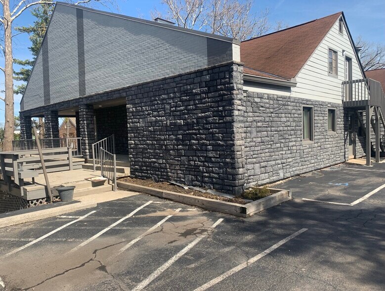 More Photos Of 4588 Kenny Rd, Columbus Storefront Retail Office For Sale