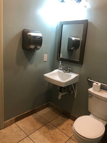 More Photos Of 316 W Pike St, Lawrenceville Medical For Lease