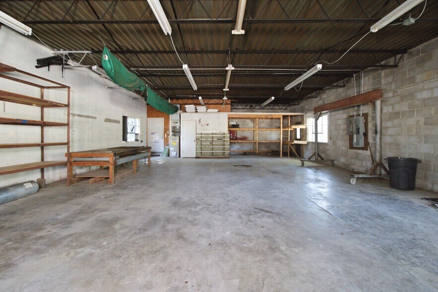 More Photos Of 902 S Hill St, West Plains Office For Sale