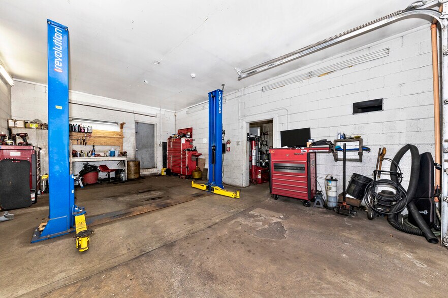 More Photos Of 7415 Springfield Ave, Sykesville Service Station For Sale