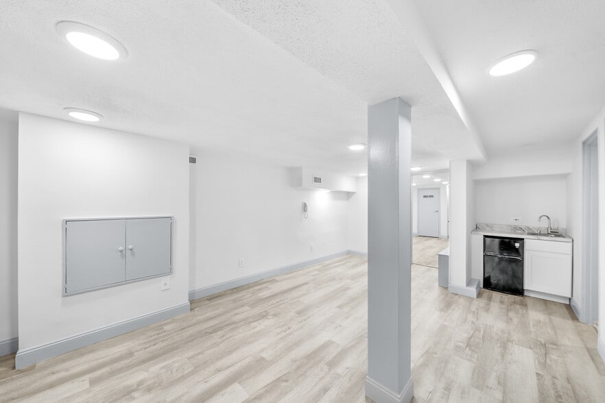 More Photos Of 640 Amsterdam ave, New York Office For Lease