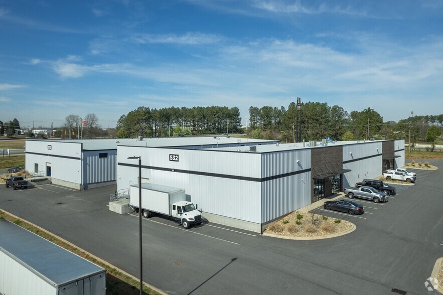 More Photos Of 532 Mayfield Rd, Duncan Warehouse For Lease