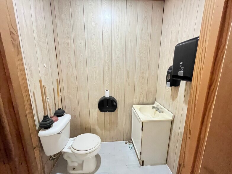 More Photos Of 7015 Highway 82, Tahlequah Convenience Store For Sale