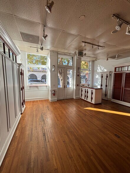 More Photos Of 112 N Market St, Charleston Hotel For Lease