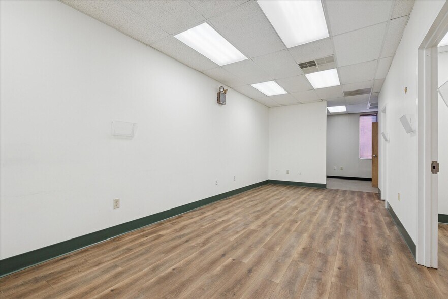 More Photos Of 10501 Academy Rd, Philadelphia Medical For Sale