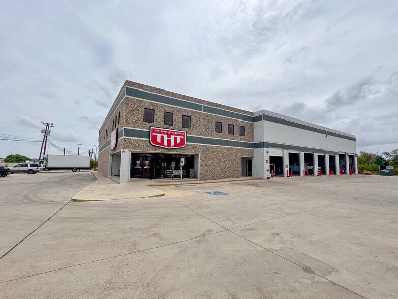 More Photos Of 3940 N Panam Expy, San Antonio Industrial For Lease
