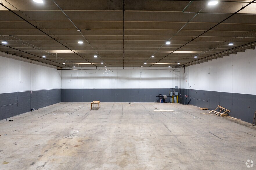 More Photos Of 5240-5260 NW 167th St, Miami Gardens Warehouse For Lease