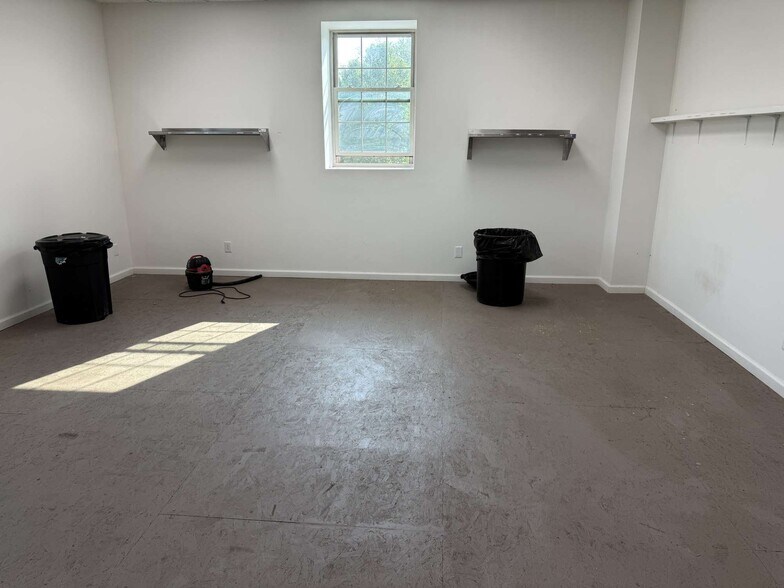 More Photos Of 230 N Gratz St, Midway Storefront Retail Office For Sale