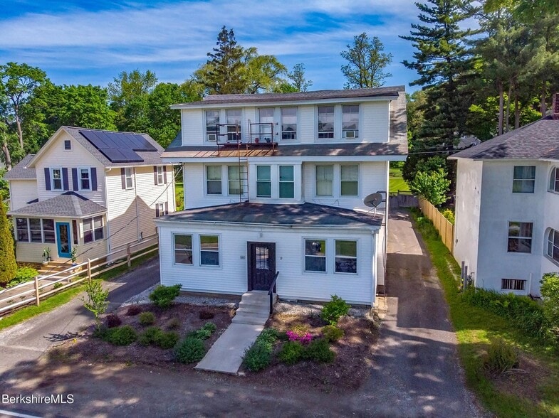 More Photos Of 13 Park St, Stockbridge Apartments For Sale