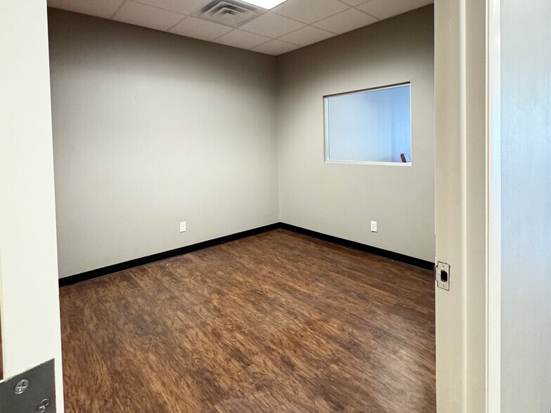 More Photos Of 1920 San Bernardo Ave, Laredo General Retail For Sale