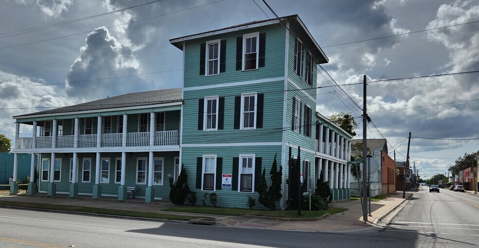 More Photos Of 101 S Commerce St, Port Lavaca Hotel For Sale