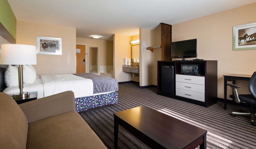 More Photos Of 206 S Cedar St, Borger Hotel For Sale