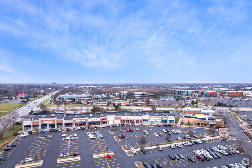 More Photos Of 930 Milwaukee Ave, Lincolnshire Unknown For Lease