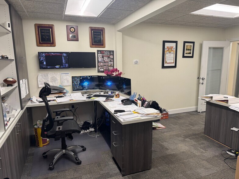 More Photos Of 7905 Kincannon Pl, Lorton Warehouse For Sale