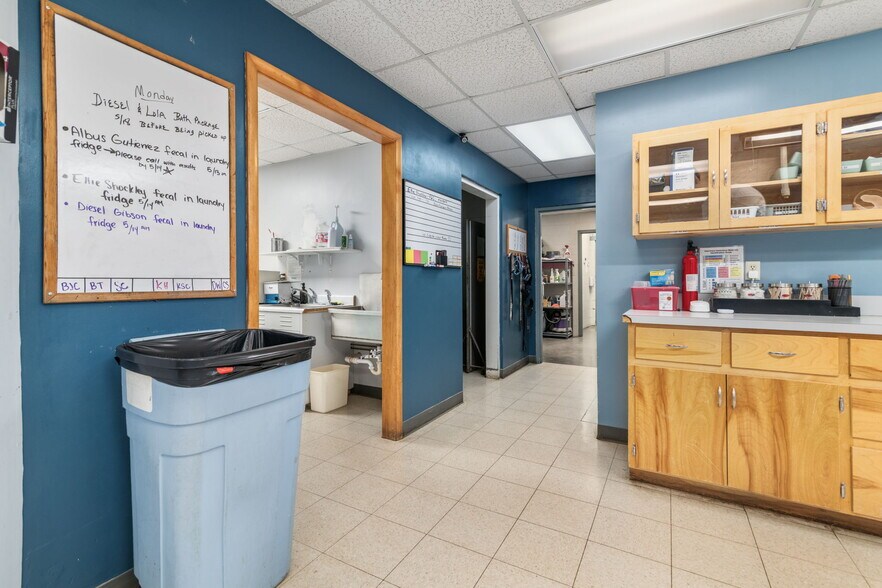 More Photos Of 3431 Waterlick Rd, Lynchburg Veterinarian Kennel For Sale