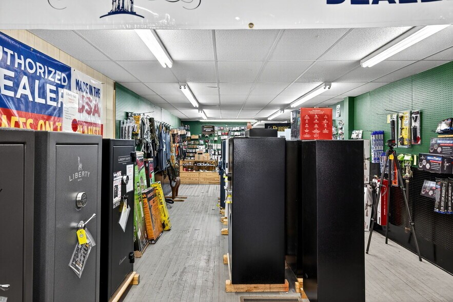 More Photos Of 23 W Main St, Canton Flex For Sale