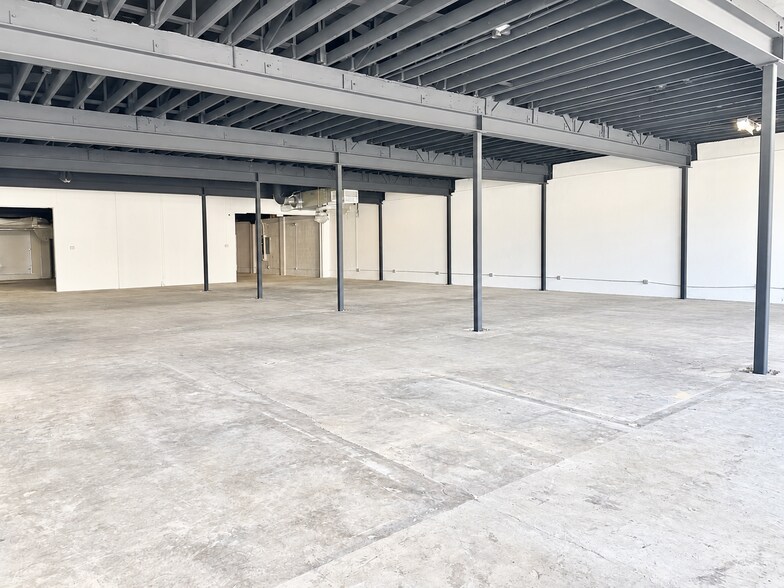 More Photos Of 2020 Harrison St, Hollywood Storefront For Lease