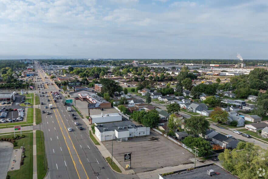 More Photos Of 27253 Van Dyke Ave, Warren Medical For Lease