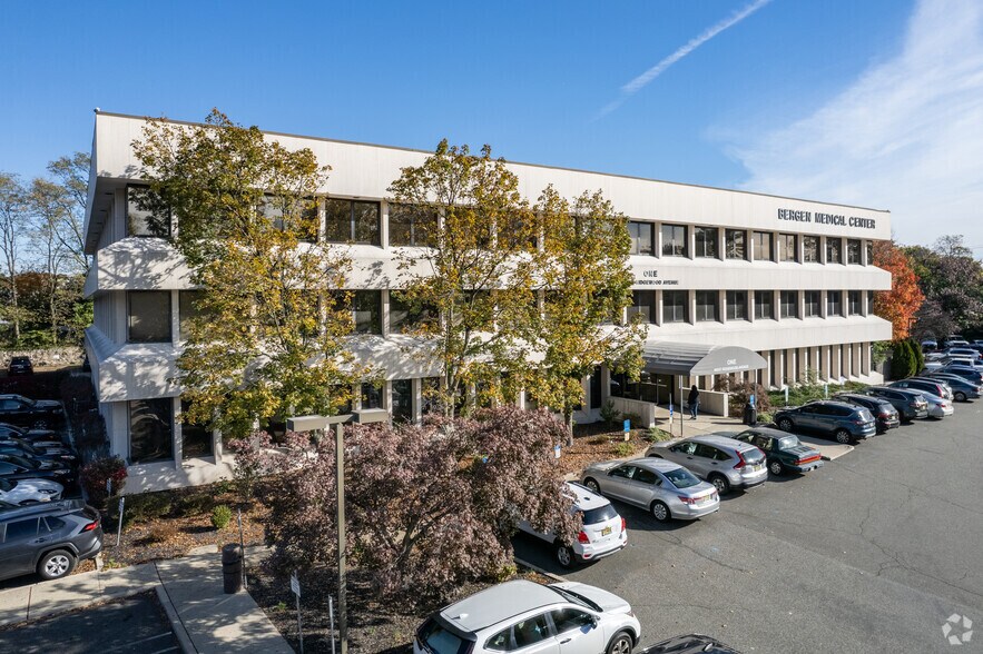 More Photos Of 1 W Ridgewood Ave, Paramus Medical For Lease