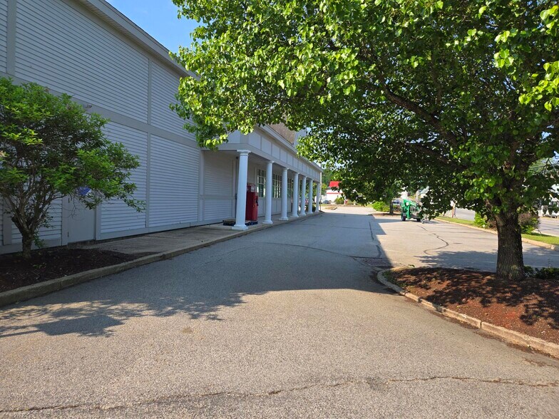 More Photos Of 41 Carroll St, Pittsfield Freestanding For Lease