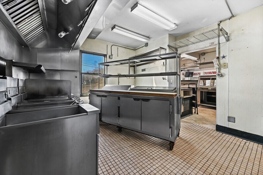 More Photos Of 364 W Putnam Ave, Greenwich Office For Lease