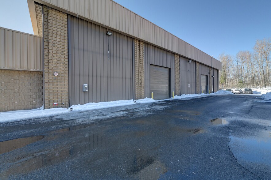 More Photos Of 1 Federico Dr, Pittsfield Light Distribution For Sale