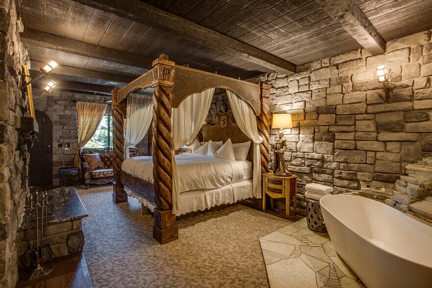 More Photos Of 315 Commercial St, Leavenworth Hotel For Sale