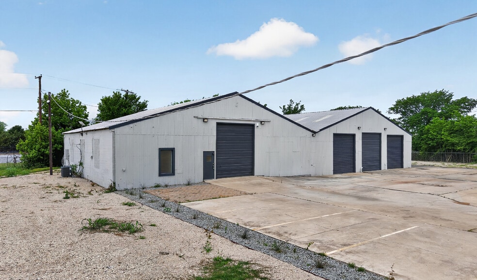 More Photos Of 5504 Forest Hill Dr, Fort Worth Warehouse For Sale