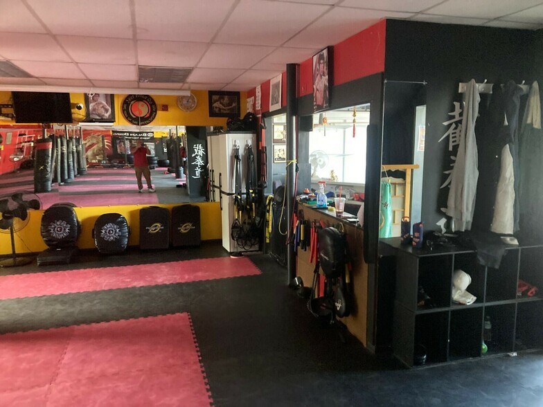 More Photos Of 114 Pembroke St, Kingston Storefront Retail Residential For Sale