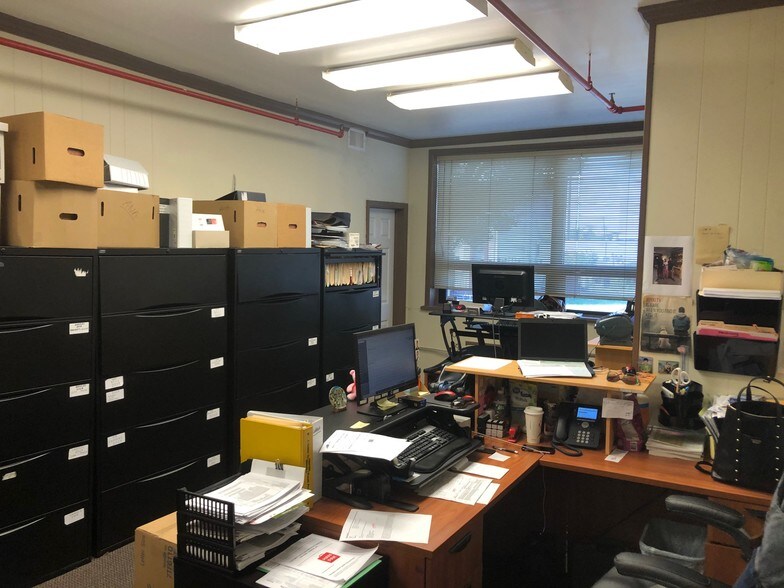 More Photos Of 16-26 Esther St, Newark Manufacturing For Lease