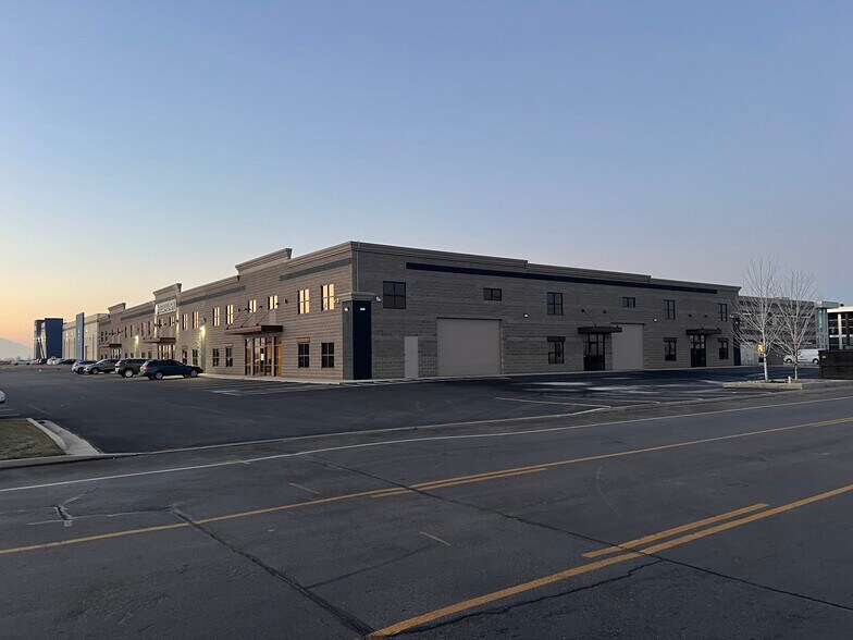 More Photos Of 373-374 E 1750 N, Vineyard Warehouse For Lease