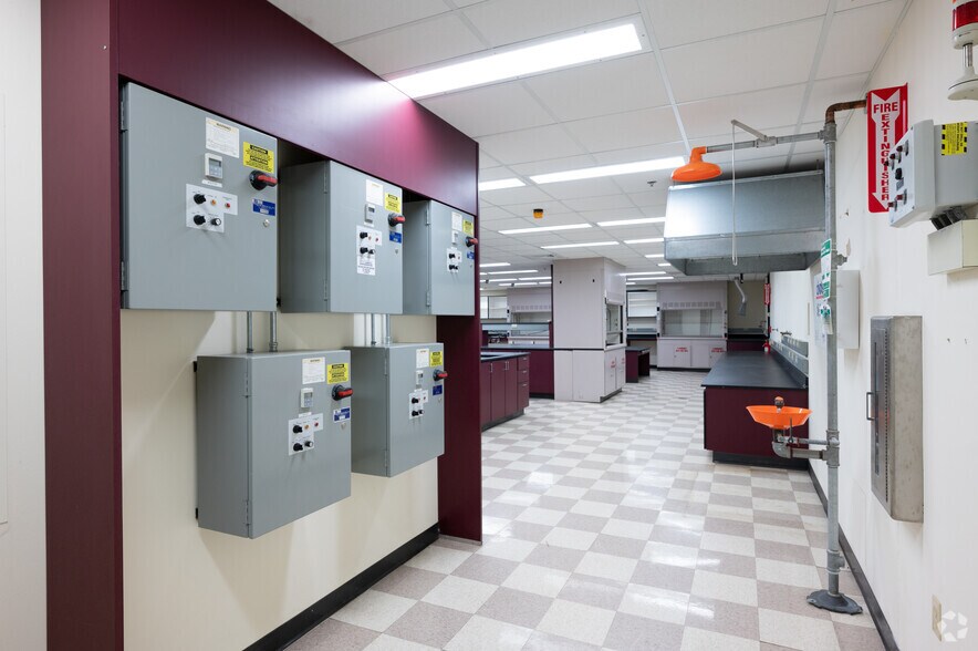 More Photos Of 71 Frankland Rd, Hopkinton Manufacturing For Lease