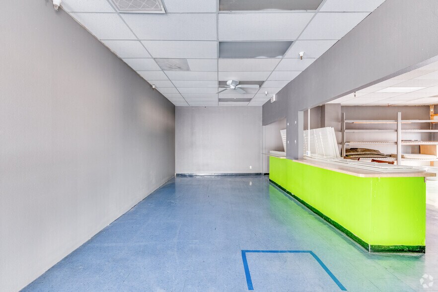 More Photos Of 1107 E Bell Rd, Phoenix General Retail For Lease