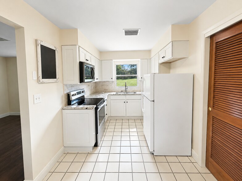 More Photos Of 37623 Camphor Dr, Dade City Apartments For Sale