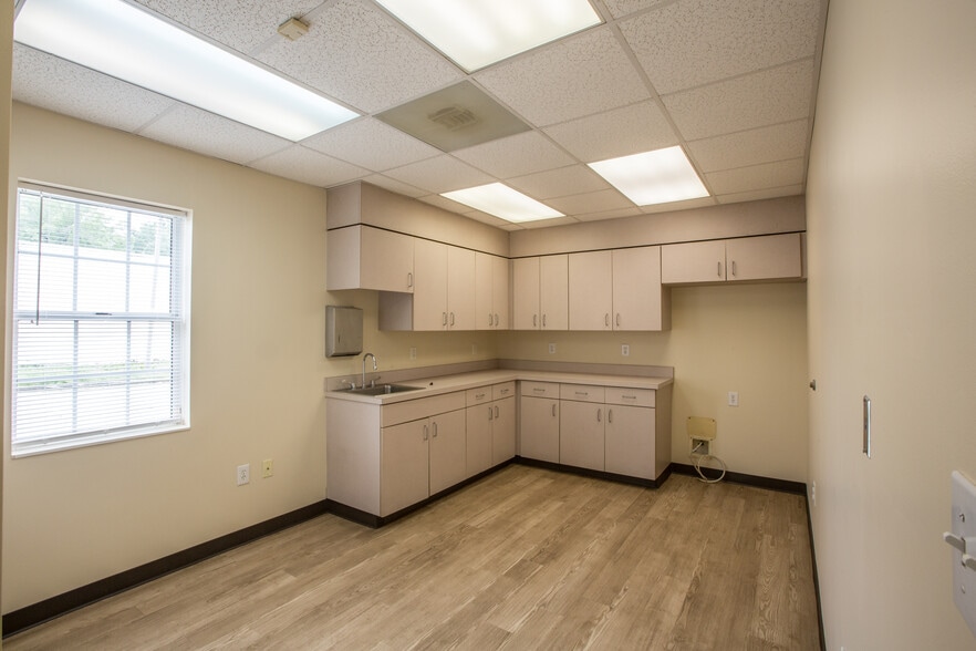 More Photos Of 120 S Mountain St, Cherryville Medical For Sale