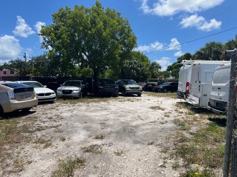 More Photos Of 924 NE 4th Ave, Fort Lauderdale Auto Dealership For Lease