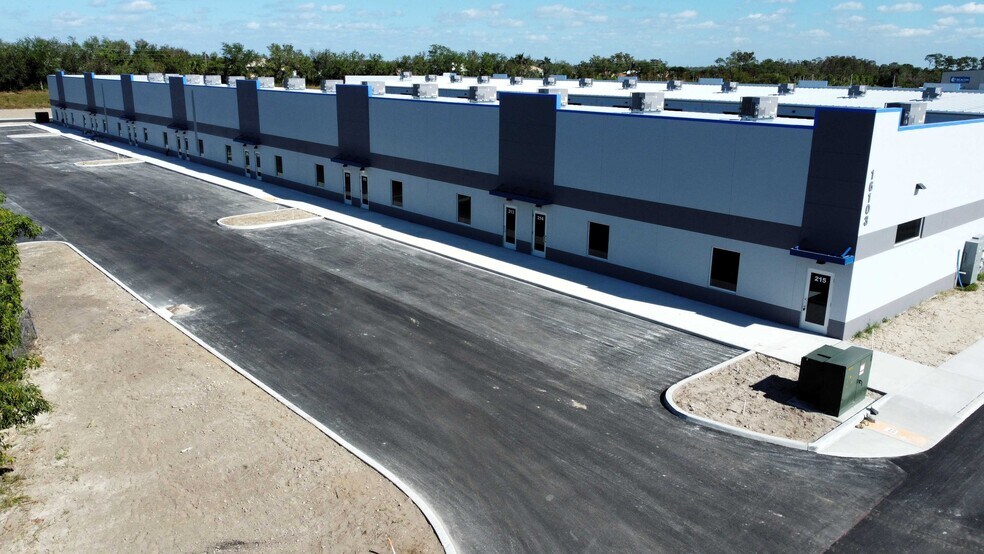 More Photos Of 16103 Lee Rd, Fort Myers Light Manufacturing For Lease