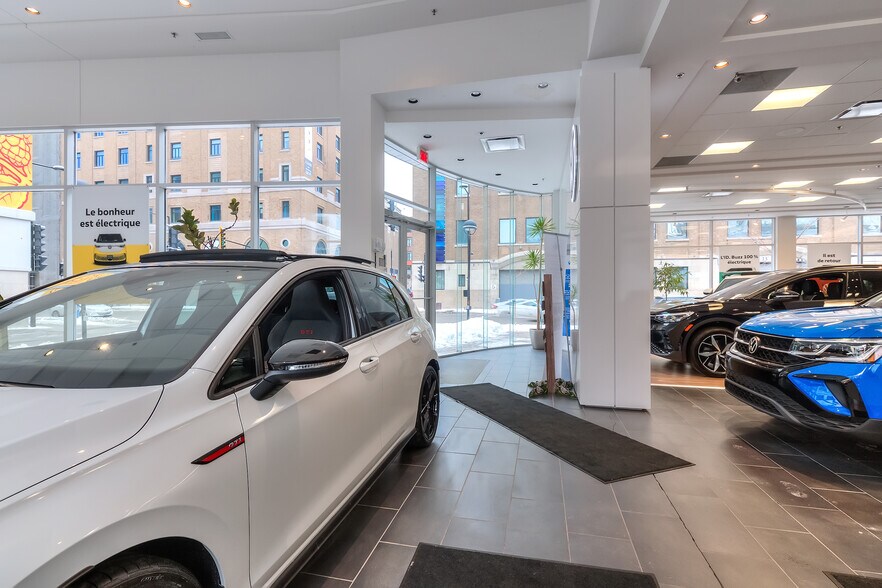 More Photos Of 322-324 Rue Peel, Montréal Auto Dealership For Lease