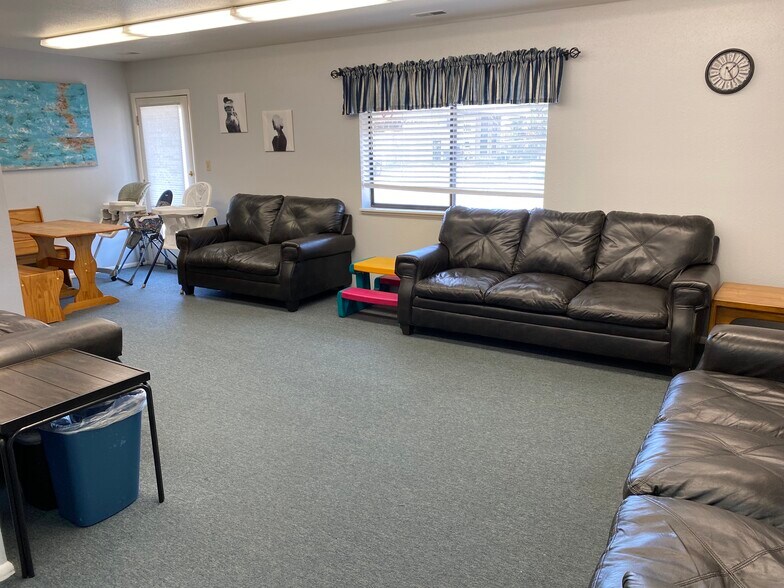 More Photos Of 1455-1463 W Center St, Orem Showroom For Lease