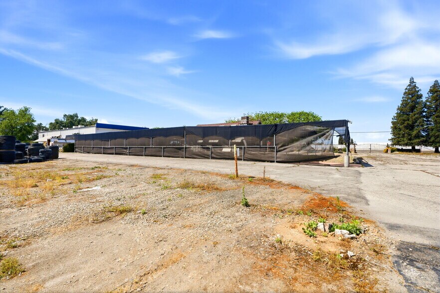 More Photos Of 1260 Buttonwillow Ave, Reedley Warehouse For Sale