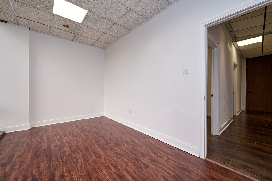 More Photos Of 5625 Cypress Creek Pky, Houston Office For Sale