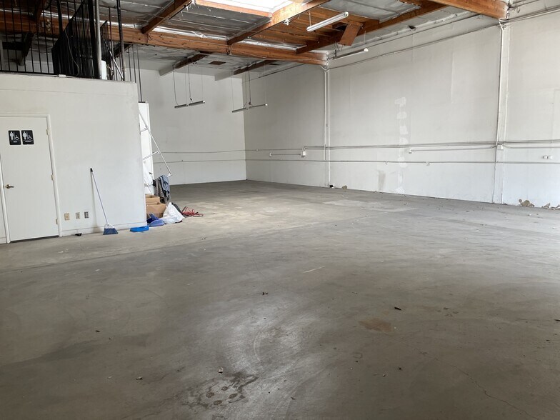 More Photos Of 1445 W Brooks St, Ontario Warehouse For Lease