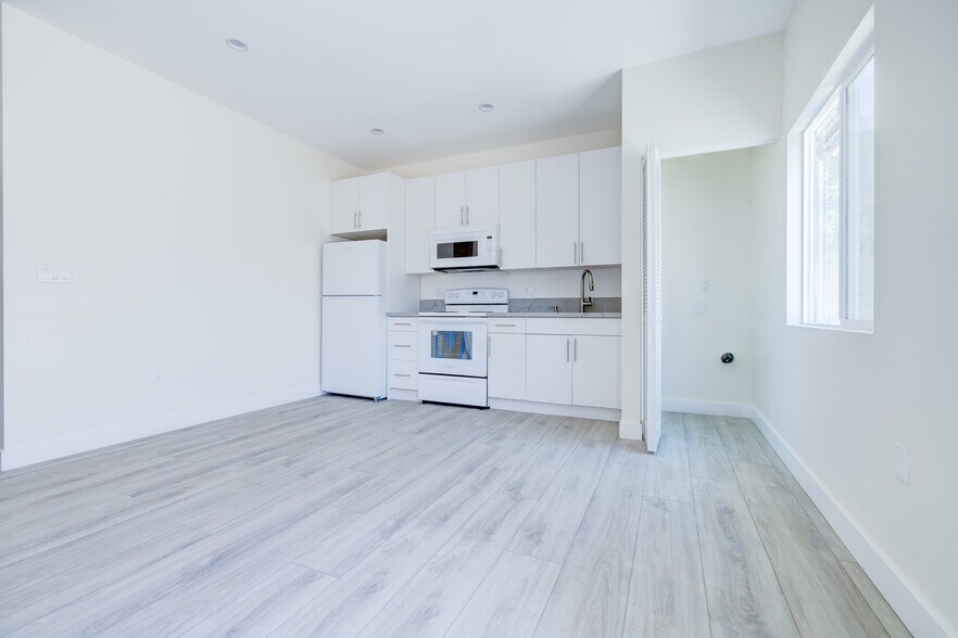 More Photos Of 2947 West Blvd, Los Angeles Apartments For Sale