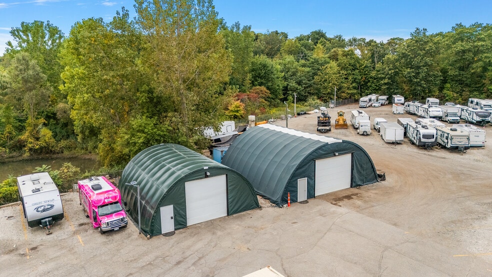 More Photos Of 59120 Oasis Center Dr, South Lyon Self Storage For Sale