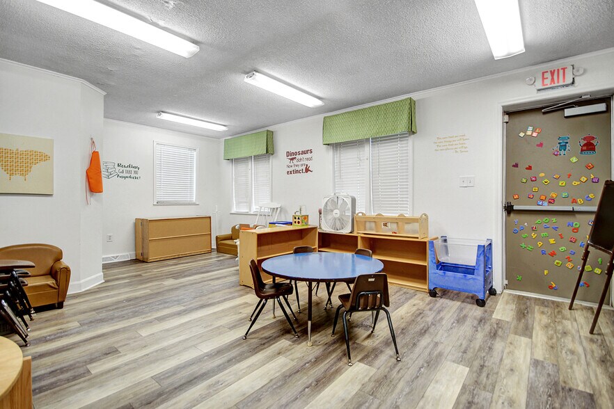 More Photos Of 4951 Jenkins Ave, North Charleston Office For Sale