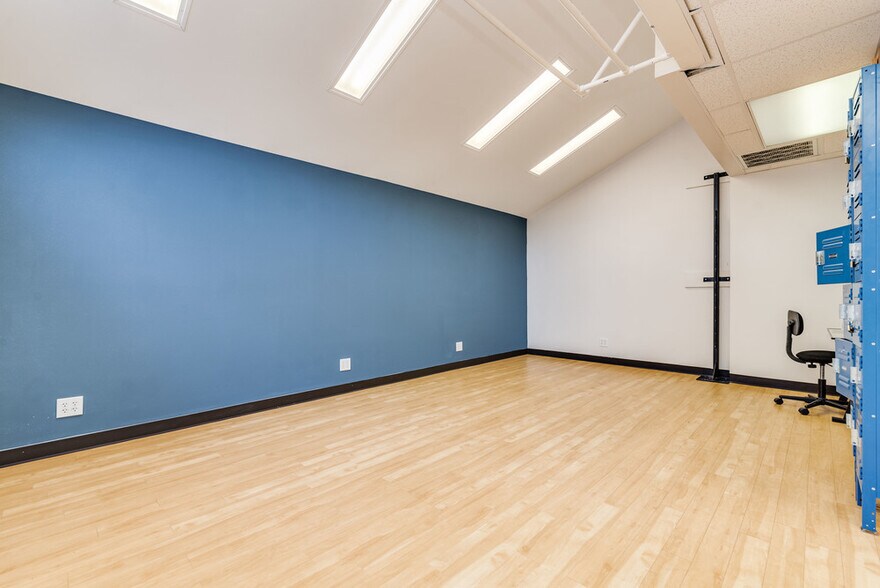 More Photos Of 711 W 38th St, Austin Unknown For Lease