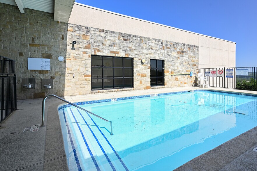 More Photos Of 8100 Bee Cave Rd, Austin Schools For Sale